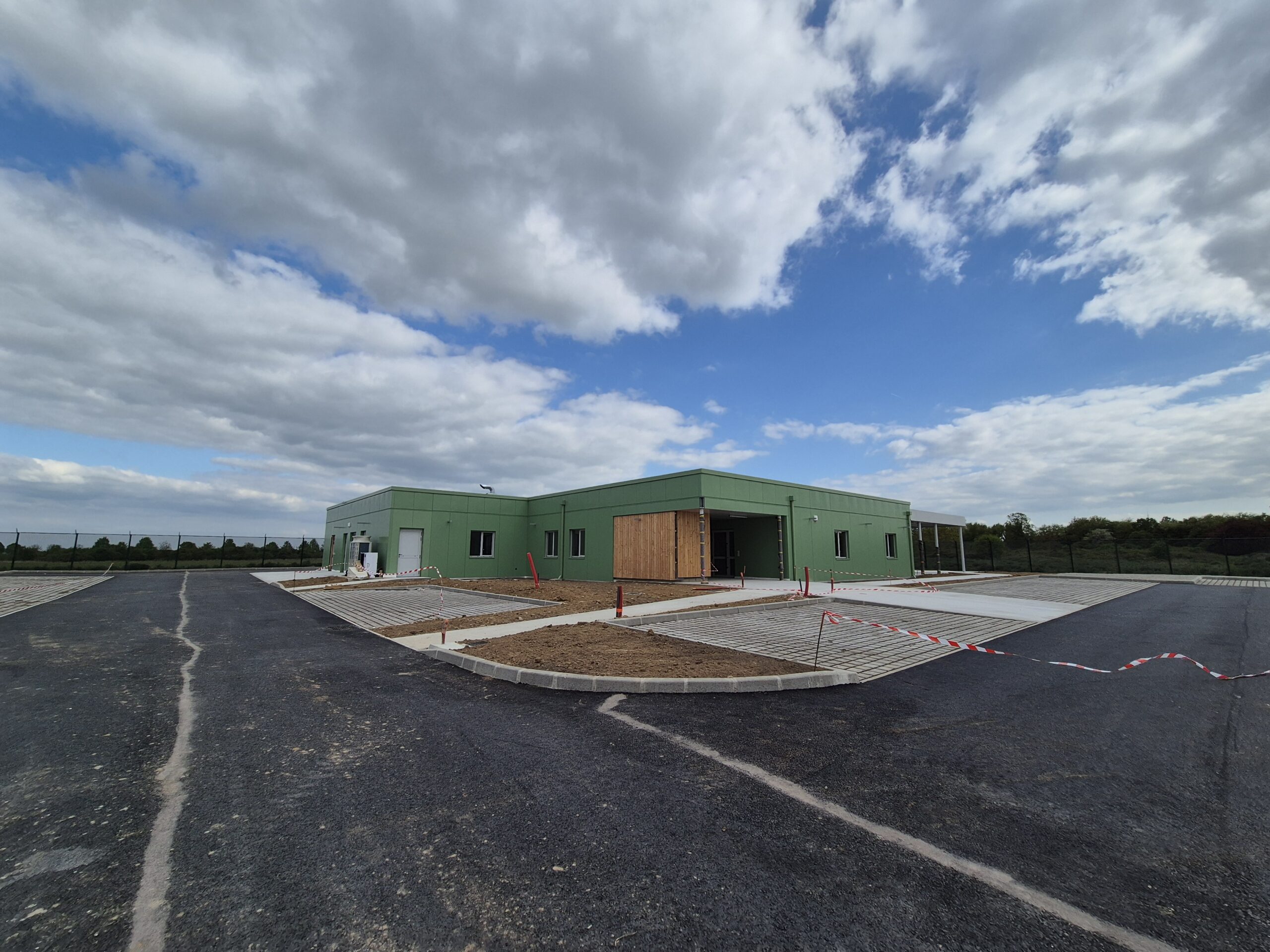 Construction de la crèche pour la Base 105 d'Evreux
