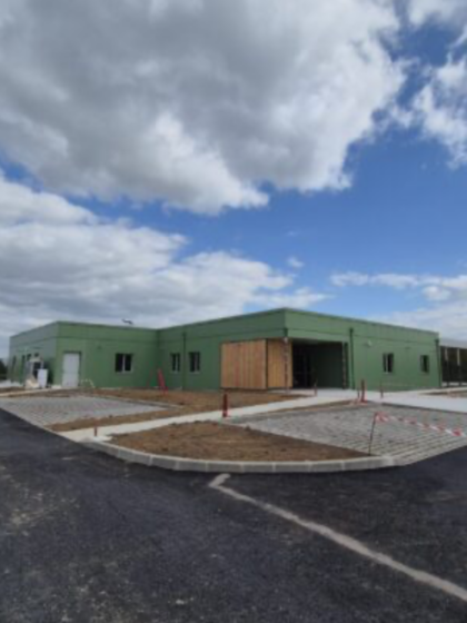 Construction de la crèche pour la Base 105 d'Evreux